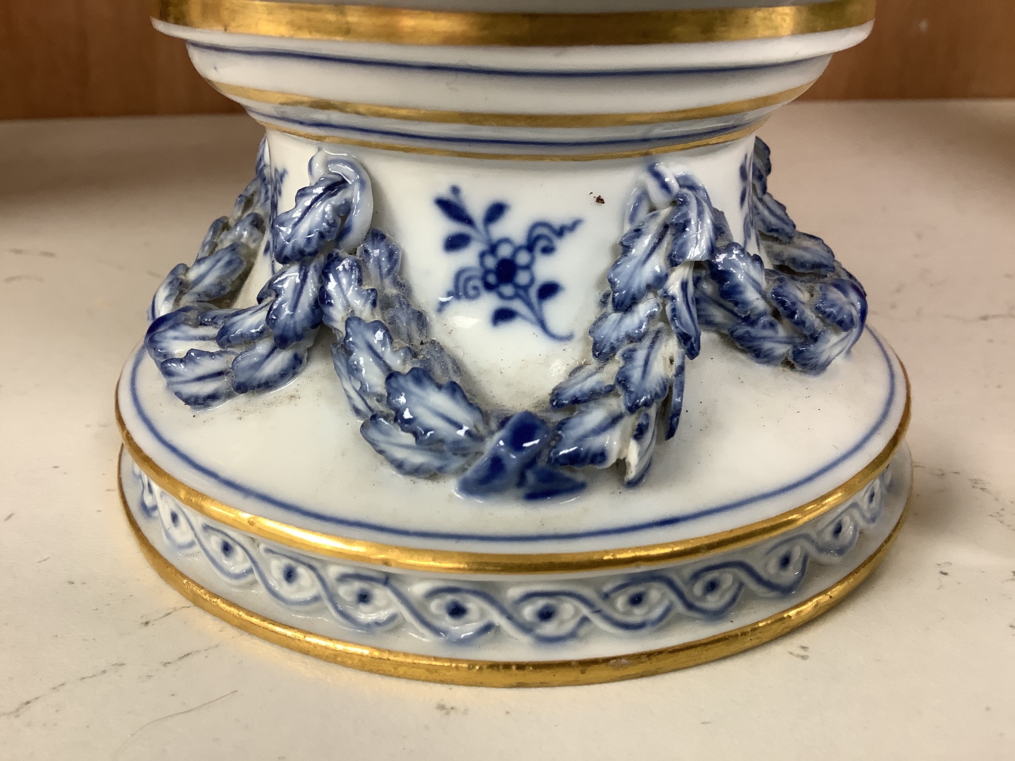 A 19th century Meissen blue and white pedestal bowl, 24cm wide